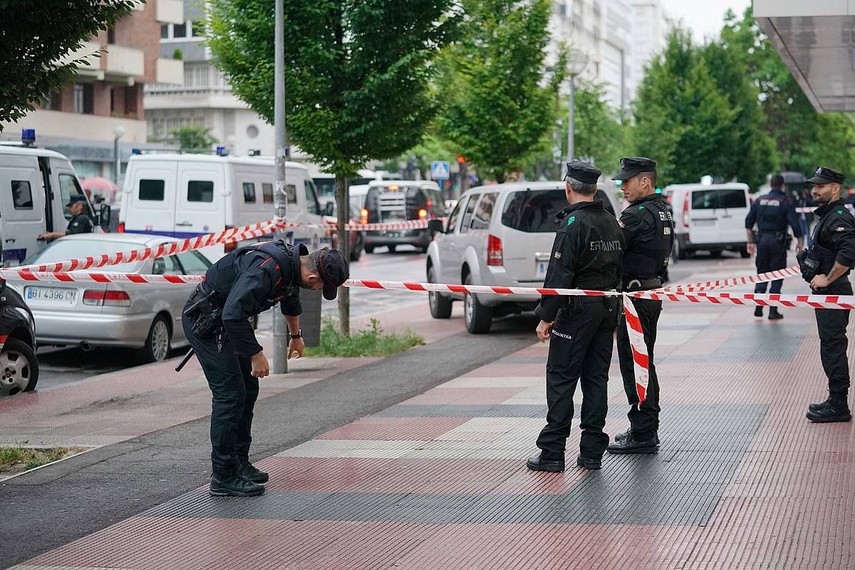 Ertzaintza, Maialen Mazon hil zuten apartamentu hotelaren sarreran. ENDIKA PORTILLO, FOKU