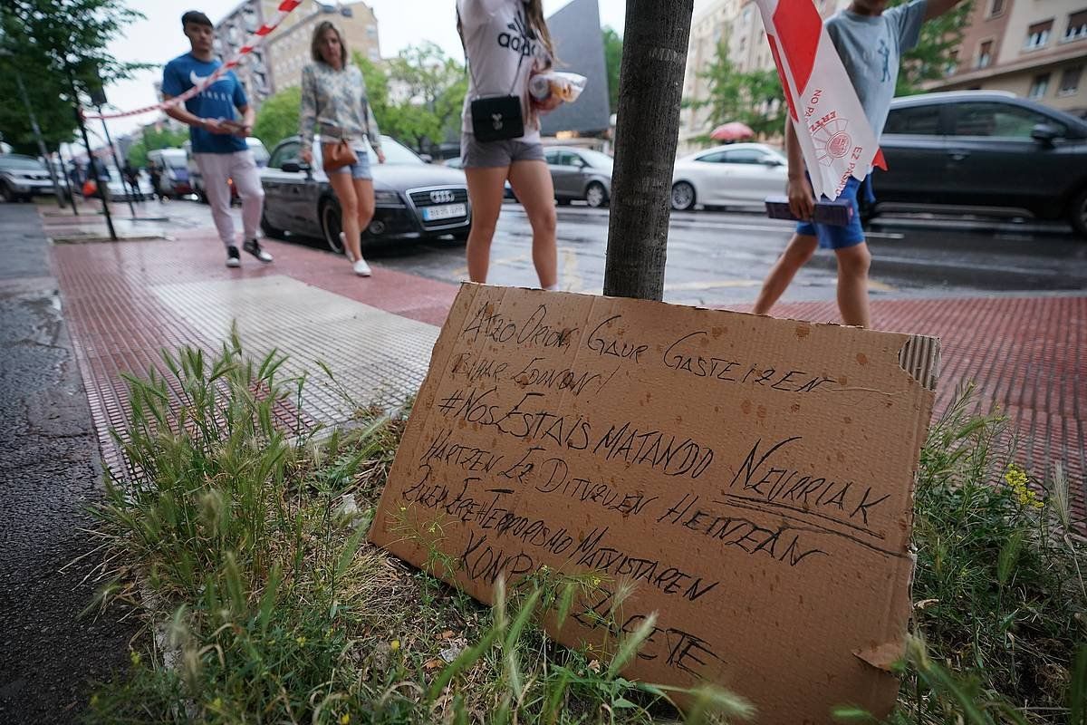 Herritar baten ohar bat, Mazon hil zuten tokian. ENDIKA PORTILLO / FOKU