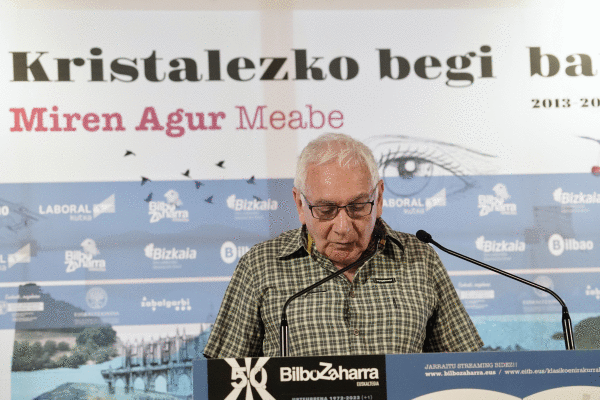 Joseba Sarrionandia idazlea, Meaberen liburua irakurtzen, Arriaga antzokian. FOKU