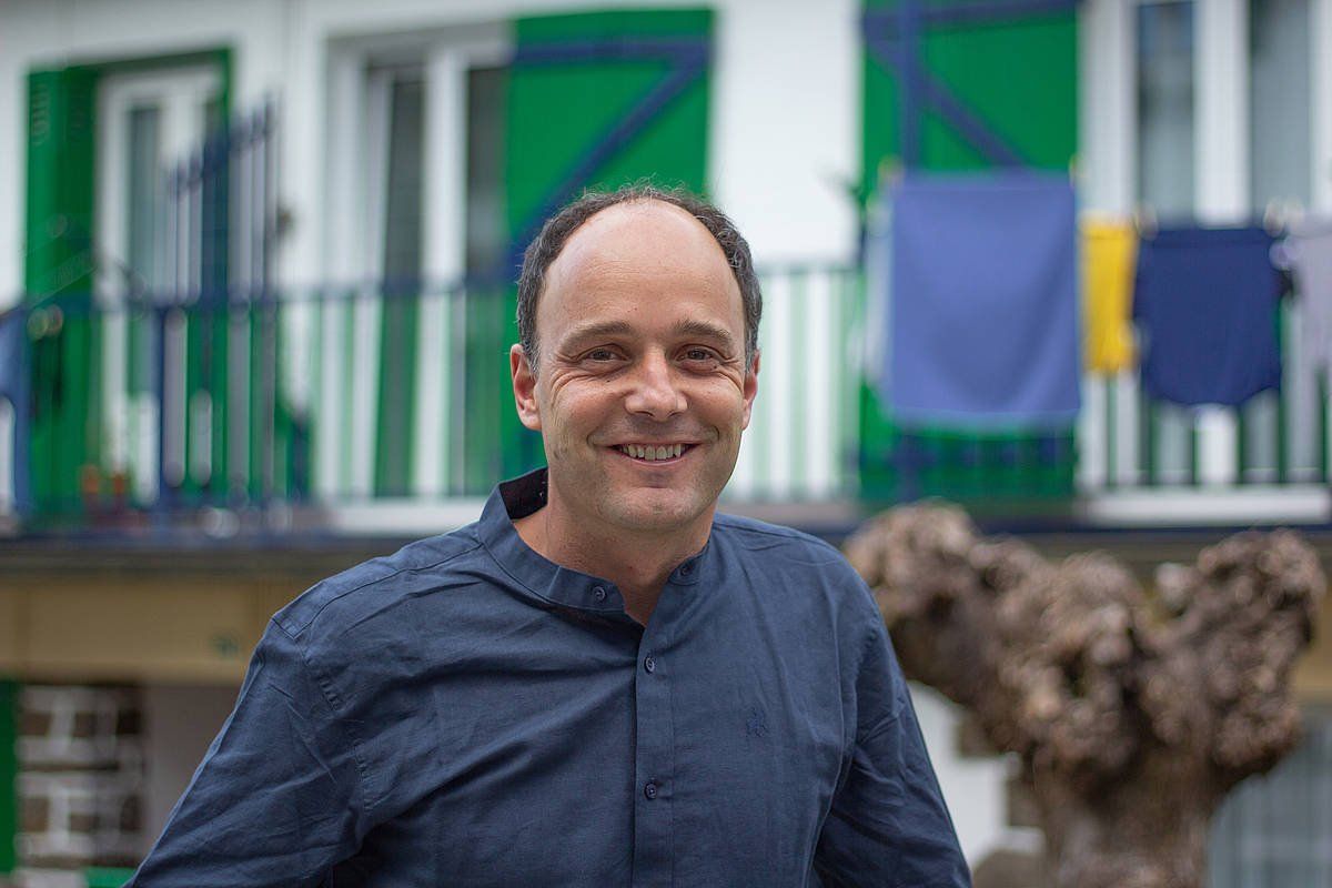 Igor Enparan Abotsanitz Hondarribiko taldearen alkategaia, Hondarribian. GIPUZKOAKO HITZA