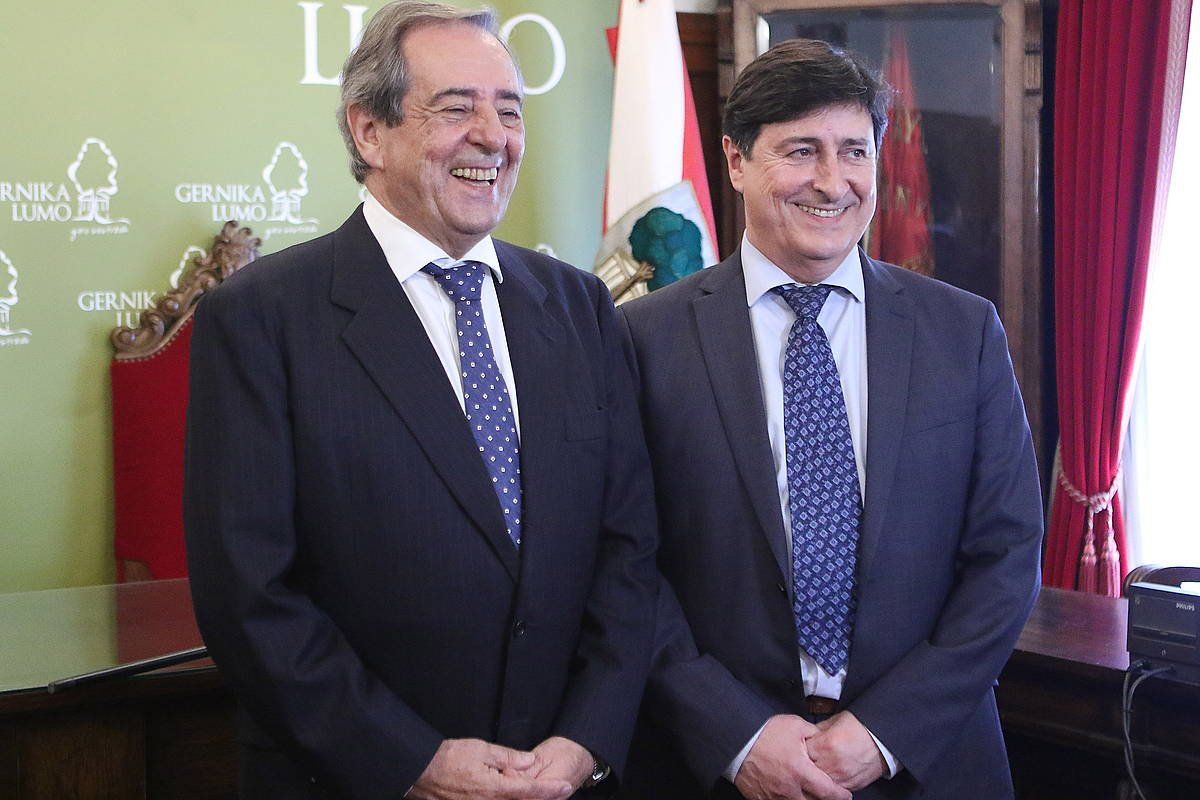 Ezkerrean, Jose Maria Gorroño, bere anaia Iñaki ondoan duela. OSKAR MATXIN EDESA / FOKU