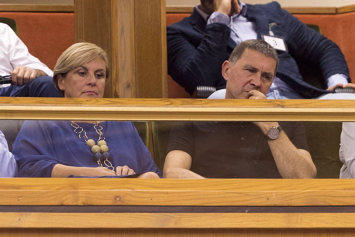 Itxaso Atutxa eta Arnaldo Otegi, artxiboko irudi batean. JUANAN RUIZ/ FOKU