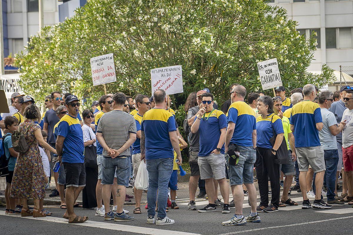 Lasarte-Oriako Michelingo langileak protestan, hilabete hasieran. GORKA RUBIO / FOKU