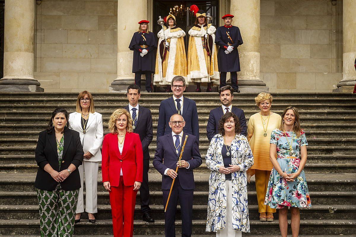 Amaia Barredo, bigarren ilarako lehena ezkerretik hasita. JAIZKI FONTANEDA/FOKU