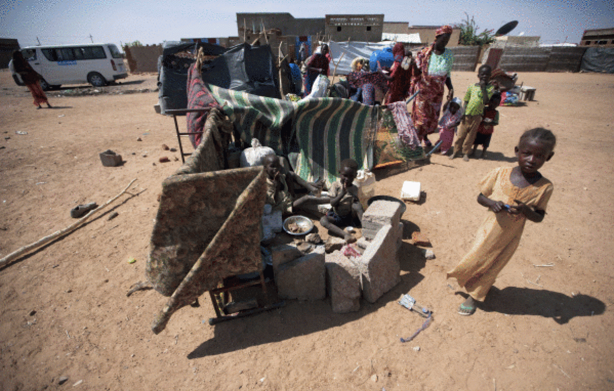 Darfur hegoaldeako errefuxiatuen kanpaleku bat. ALBERT GONZALEZ FARRAN / EFE