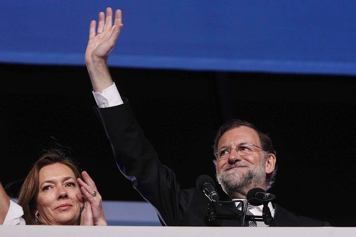 Mariano Rajoy PPren presidentegaia, 2011ko azaroaren 20an, Madrilen, Espainiako Kongresurako hauteskundeetan gehiengo osoa lortu ondoren. JAVIER LIZON / EFE