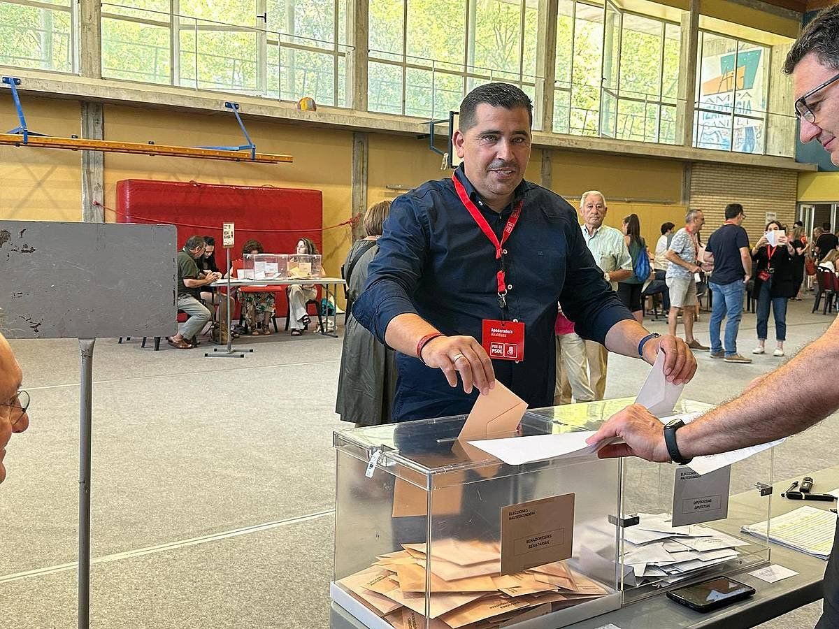 Daniel Senderos PSE-EEko zerrendaburuak lortu du boto gehien Araban. BERRIA