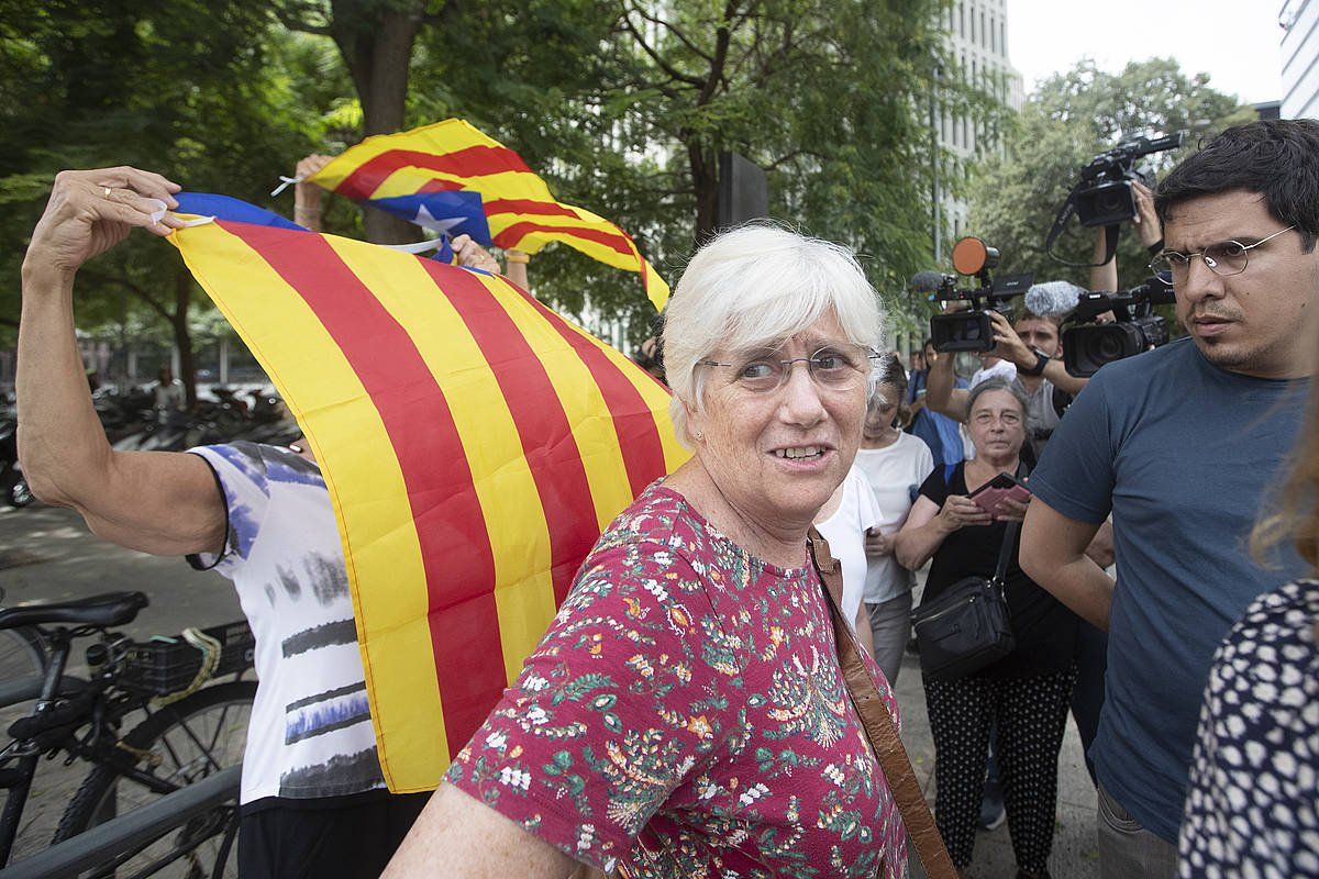 Clara Ponsati gaur, Bartzelonan, epaitegitik libre atera ostean. MARTA PéREZ / EFE