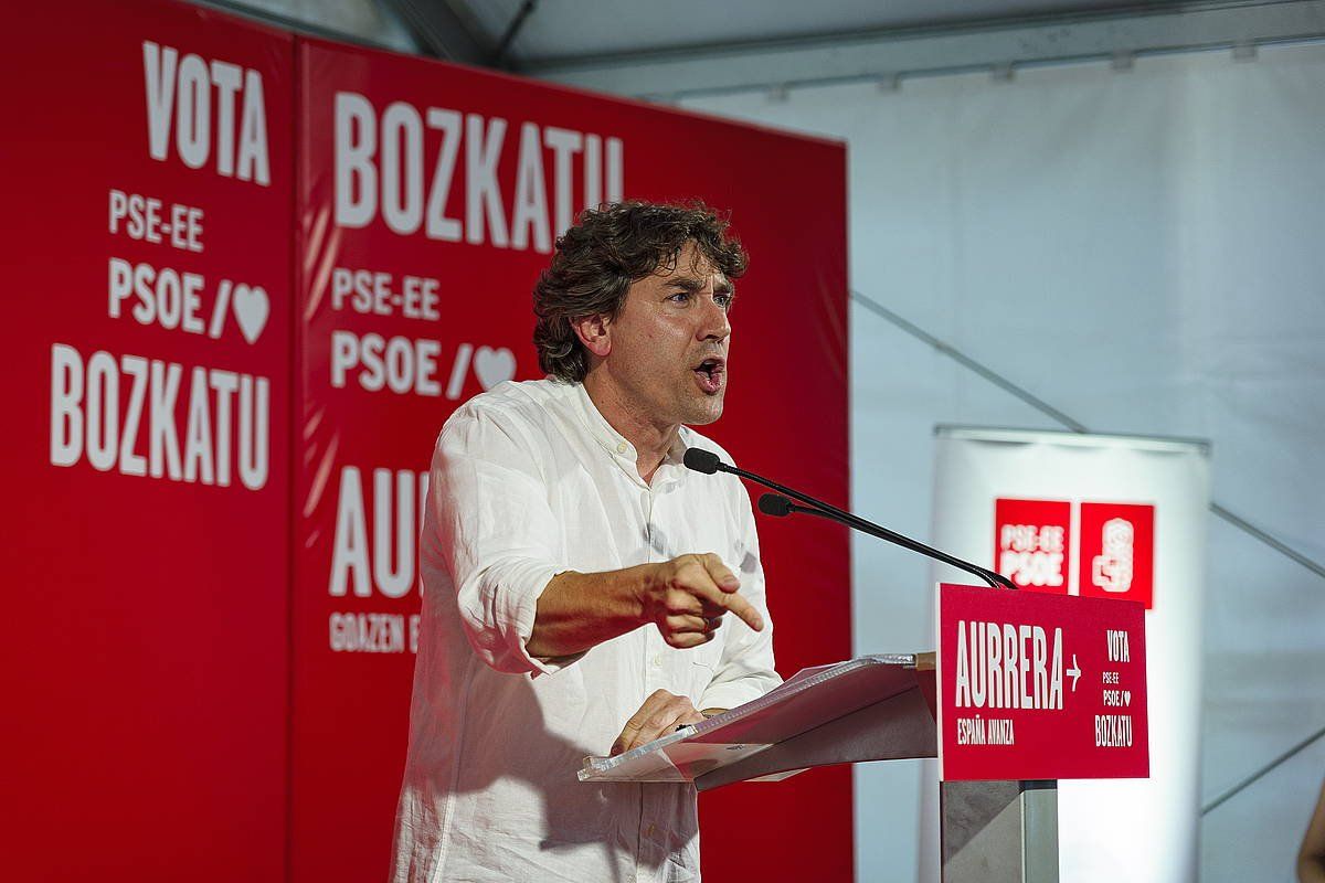 Eneko Andueza PSE-EEko idazkari nagusia kanpaina amaierako ekitaldian. ARITZ LOIOLA / FOKU