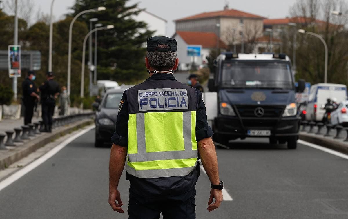 Espainiako Polizia Irunen, artxiboko irudi batean. JUAN HERRERO / FOKU