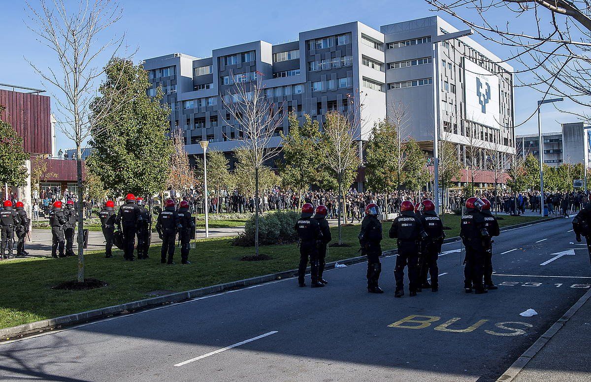 Ikasle mugimenduaren manifestazioa Leioako campusean, 2016an. LUIS JAUREGIALTZO / FOKU