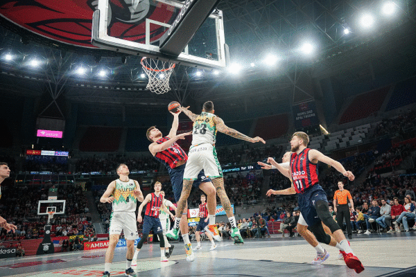 Baskonia eta Bilbo Basketeko jokalark, jokatu zuten azken derbian. ARITZ LOIOLA / FOKU