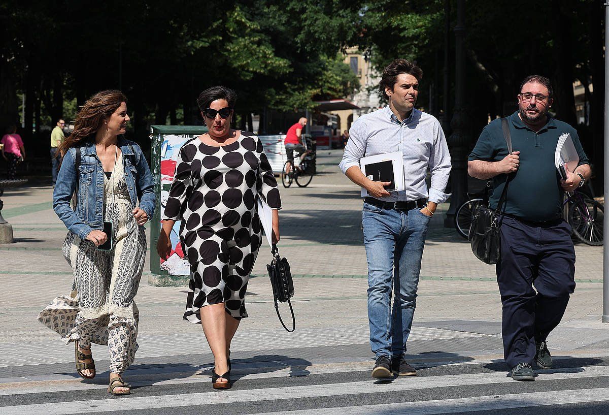 Geroa Bai kideak, parlamentura bidean, artxiboko irudian. VILLAR LOPEZ / EFE