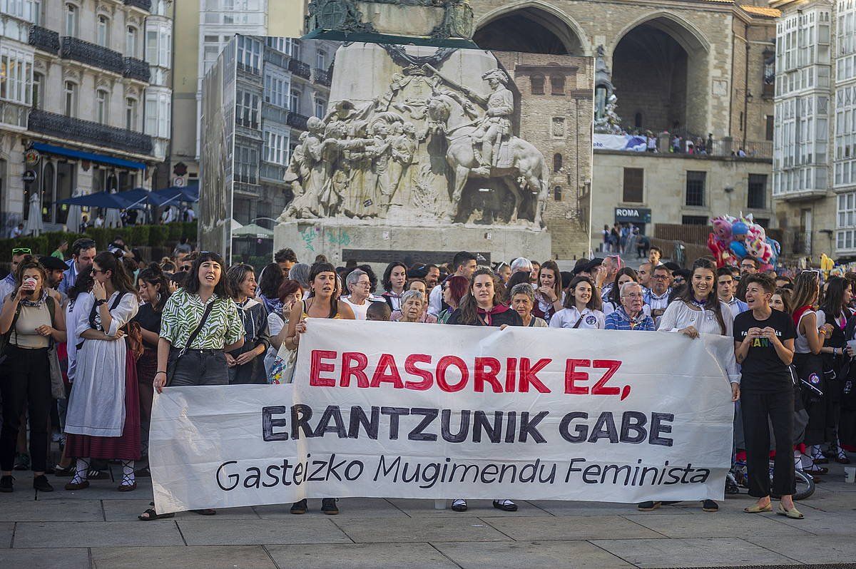 Gasteizko mugimenu feministak erasoak gaitzesteko egindako mobilizazioa, joan den aseartean. JAIZKI FONTANEDA / FOKU