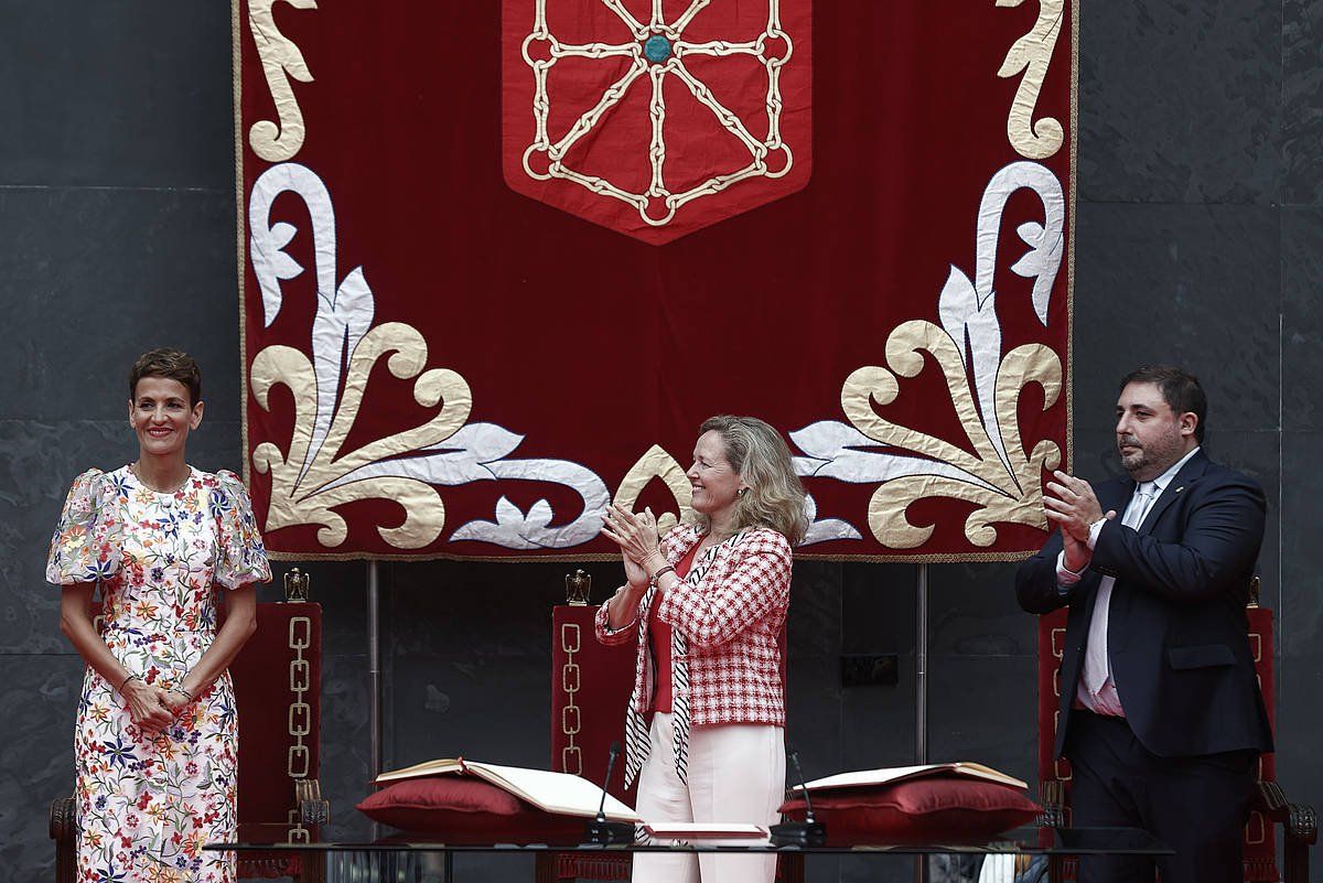 Maria Txibite kargua hartzeko ekitaldian gaur, Iruñean. JESUS DIGES, EFE