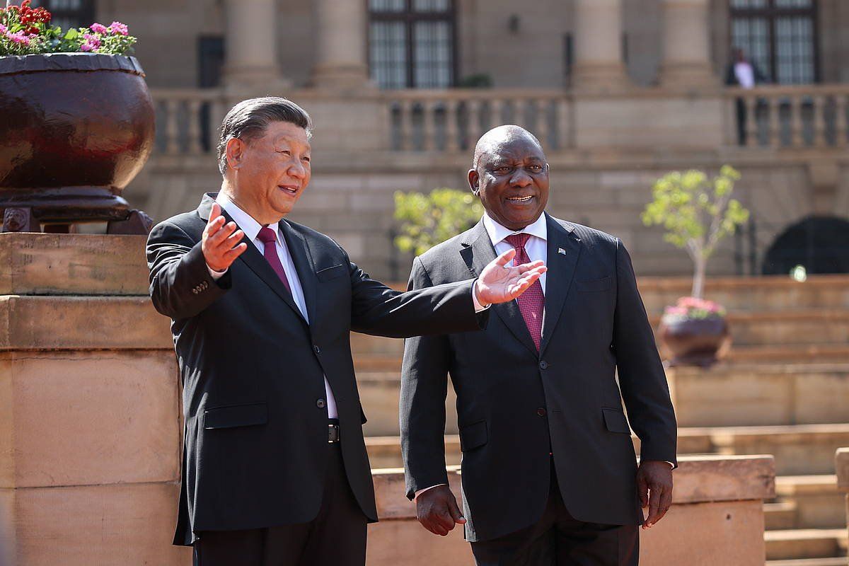 Xi Jinping Txinako presdentea eta Cyril Ramaphosa Hegoafrikakoa,astearte honetan. KIM LUDBROOK (EFE)