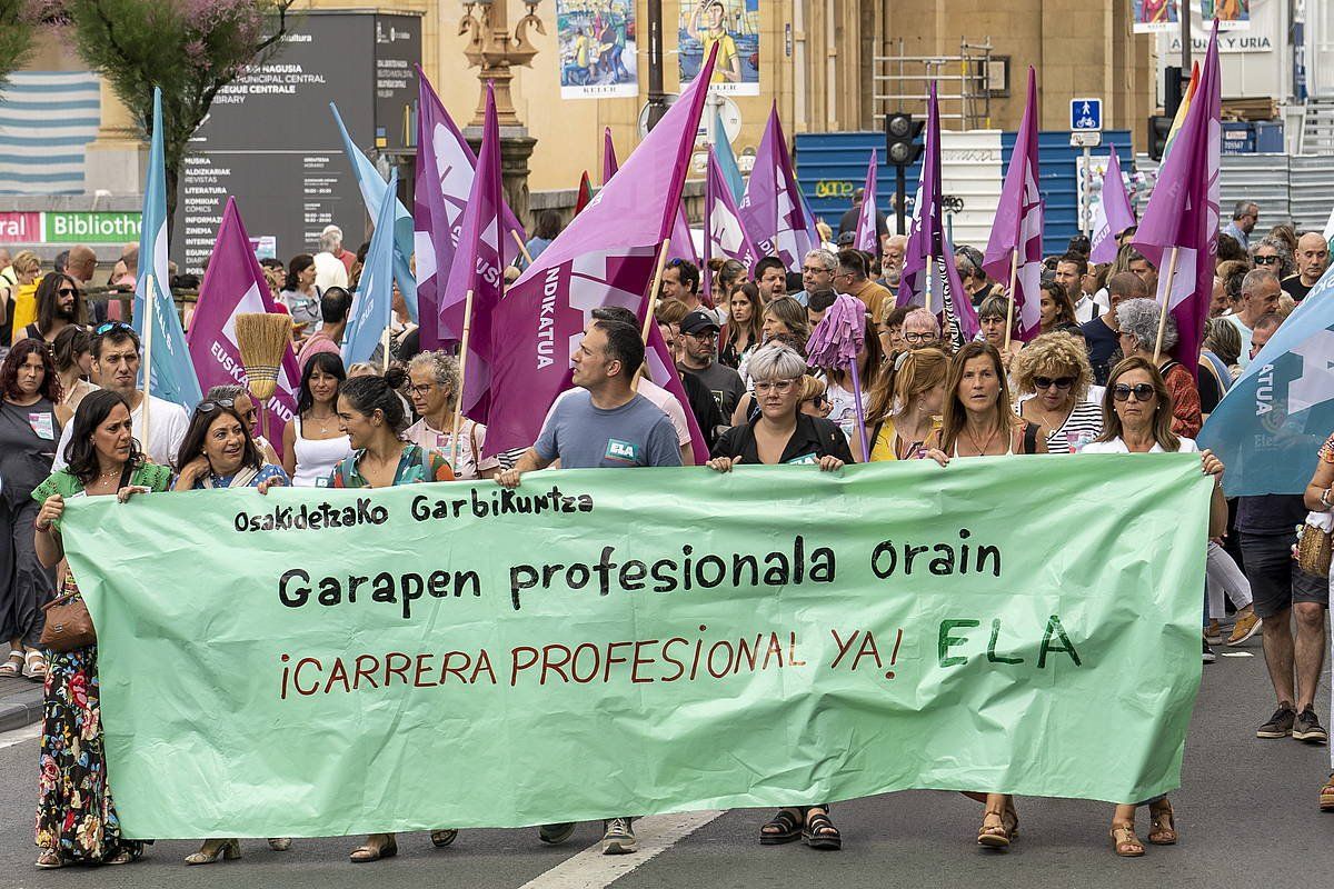 Joan de ekainean Osakidetzako garbitzaileek ELAk deituta egindako manifestazioa. GORKA RUBIO / FOKU