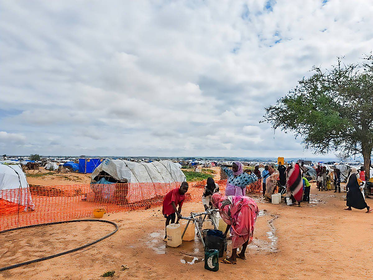 Hainbat errefuxiatu sudandar, Adreko kanpaleku batea, abuztu hasieran, Txaden. MSF MUGARIK GABEKO MEDIKUAK / EFE