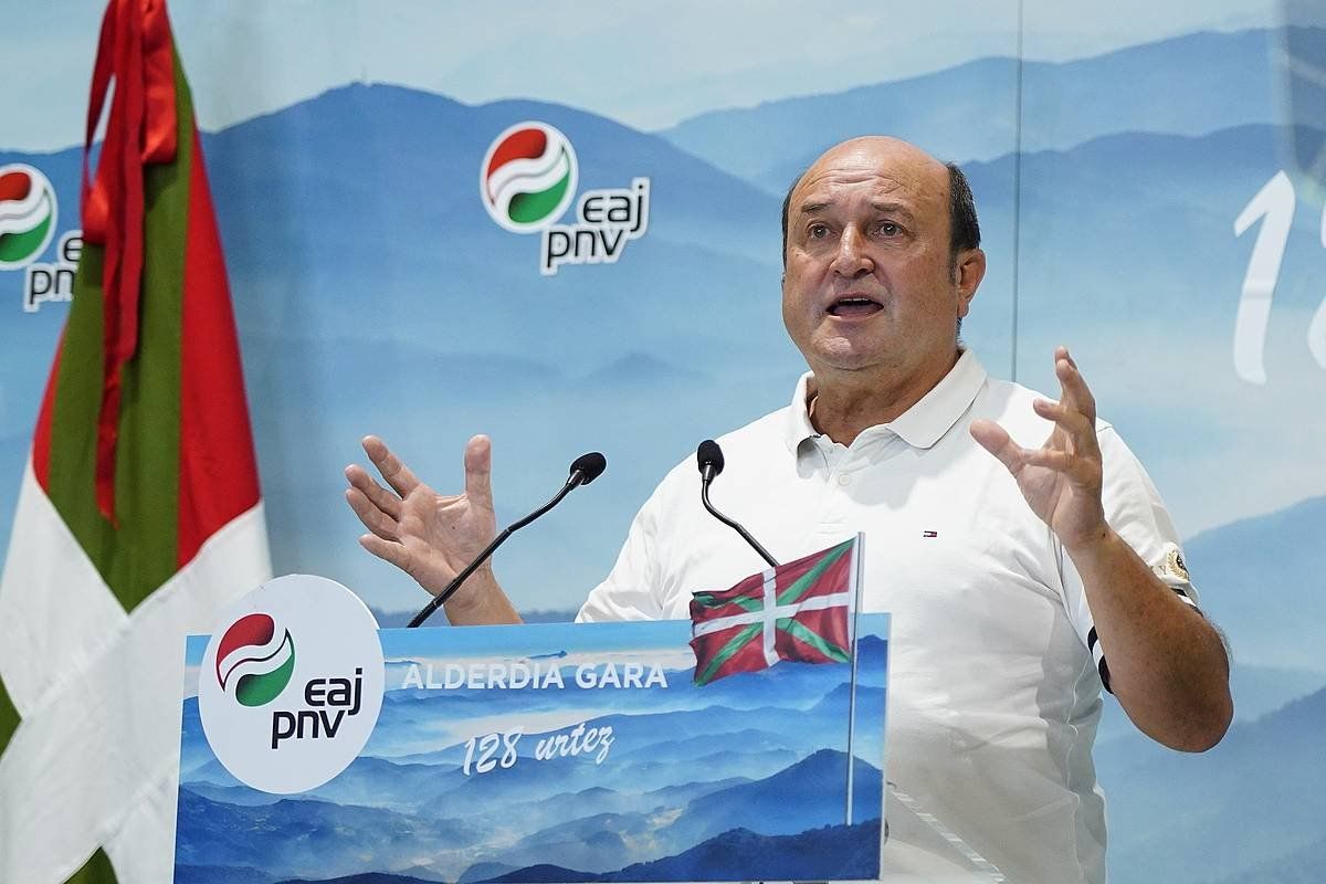 EAJren EBBko lehendakari Andoni Ortuzar, gaur, Zarautzen egindako ekitaldi politikoan. ARITZ LOIOLA / FOKU