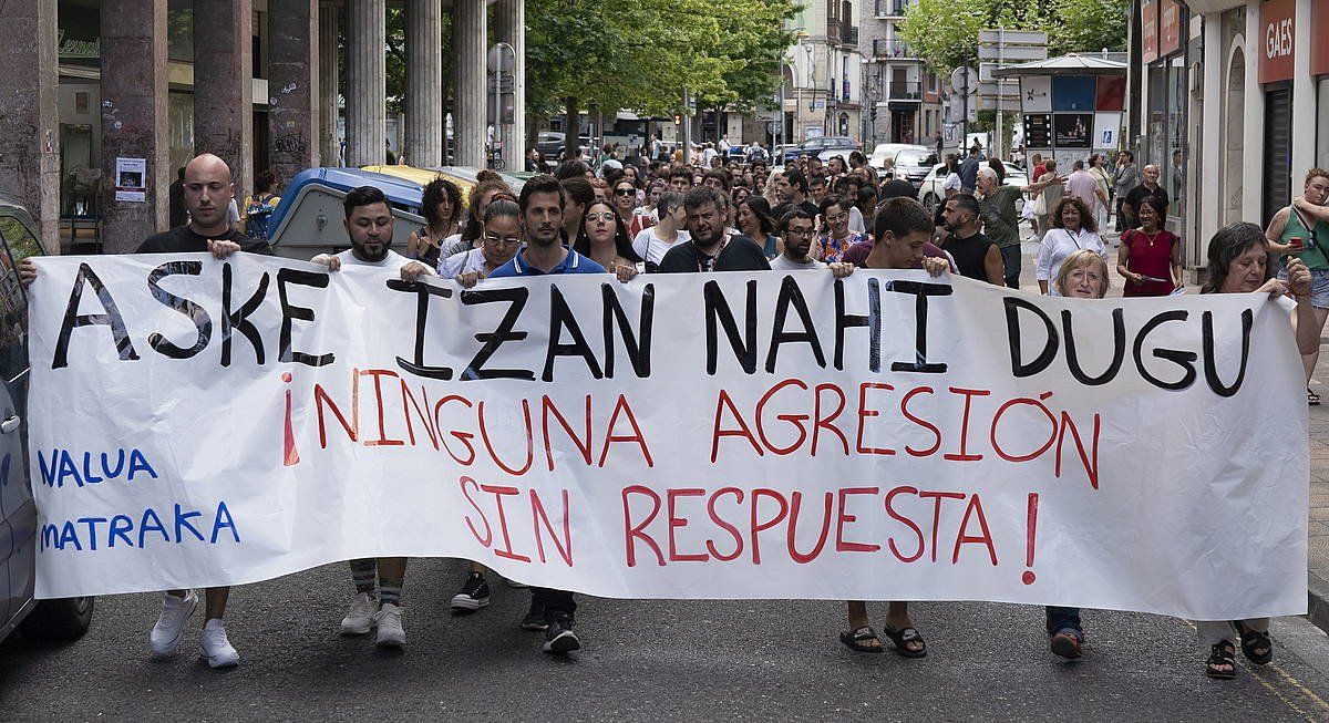 Eraso homofobo baten aurkako protesta, Eibarren, artxiboko irudian. RAUL BOGAJO / FOKU