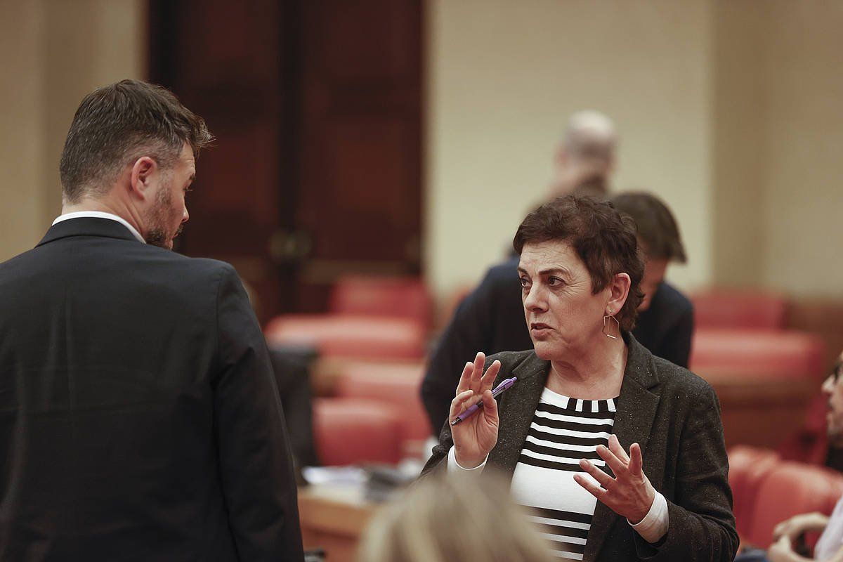 Gabriel Rufian (ERC) eta Mertxe Aizpurua (EH Bildu), Espainiako Kongresuan. JAVIER LIZON / EFE