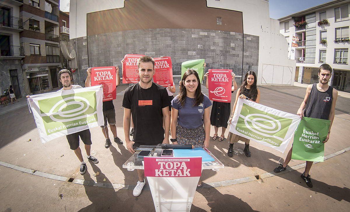 Gaur aurkeztu dituzte Euskaltzale Independentiston Topaketak, Villabonan. GORKA RUBIO / FOKU