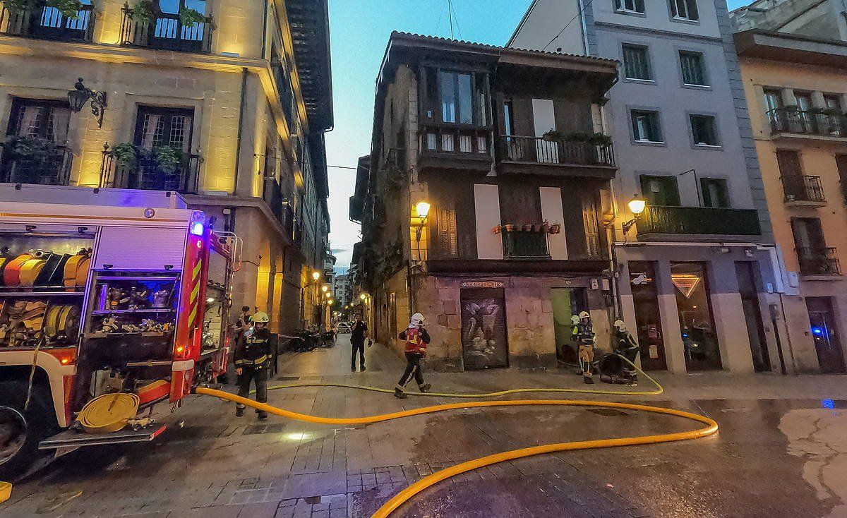 Errenteriako erdigunean piztu da sutea. ANDONI CANELLADA / FOKU Errenteriako erdigunean piztu da sutea. ANDONI CANELLADA / FOKU
