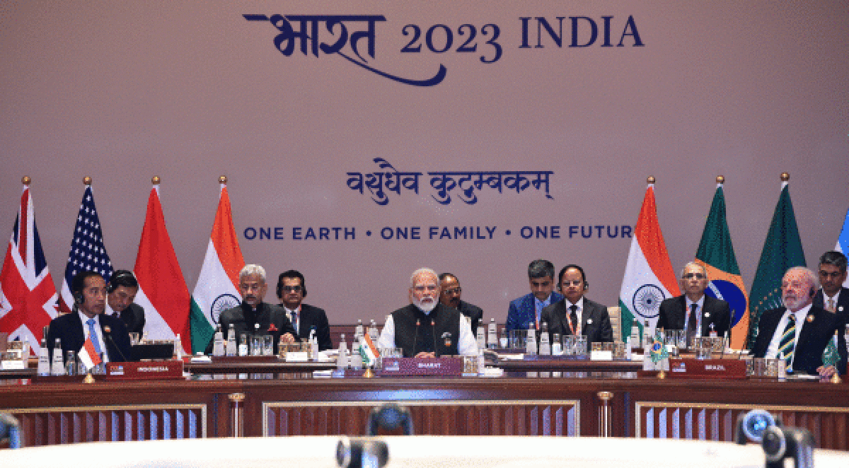Argazkiaren erdian Narendra Modi Indiako lehen ministroa, G20ko goi bileran, gaur, New Delhin. INDIAKO ATZERRI MINISTERIOA / EFE