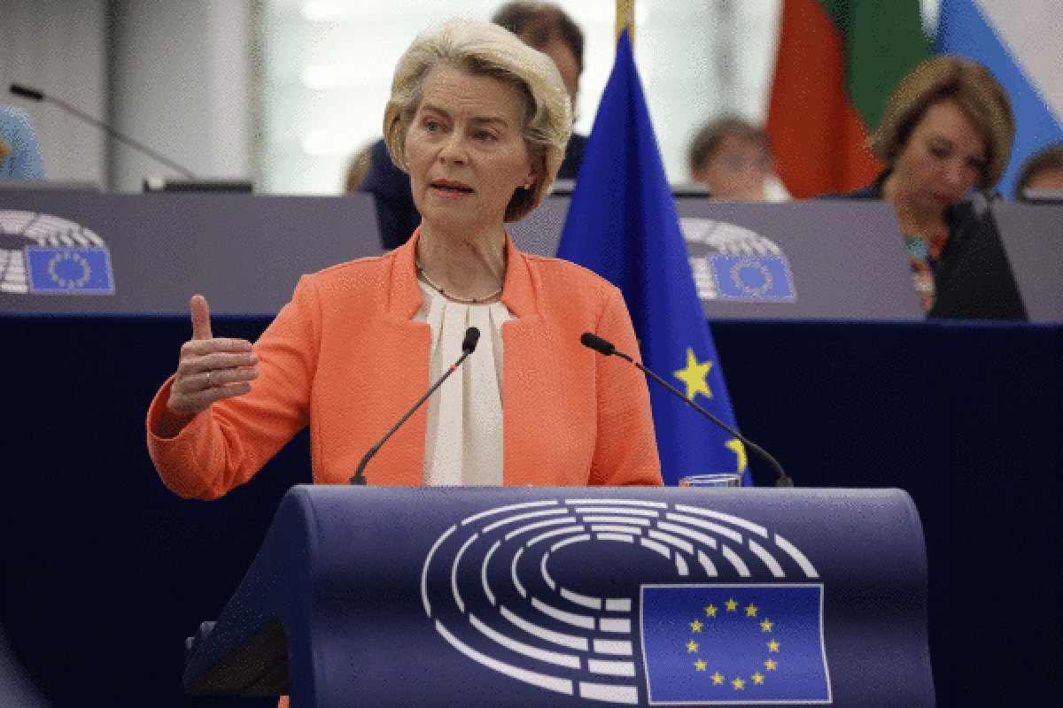 Ursula Von der Leyen Europako Batzordeko presidentea gaur goizeko agerraldian, Europako Parlamentuan, Estrasburgon. JULIEN WARNAND / EFE