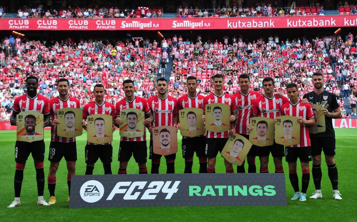 Athleticeko jokalariak Cadizen aurkako neurketaren aurretik, herenegun, San Mamesen. @EASPORTSFCES