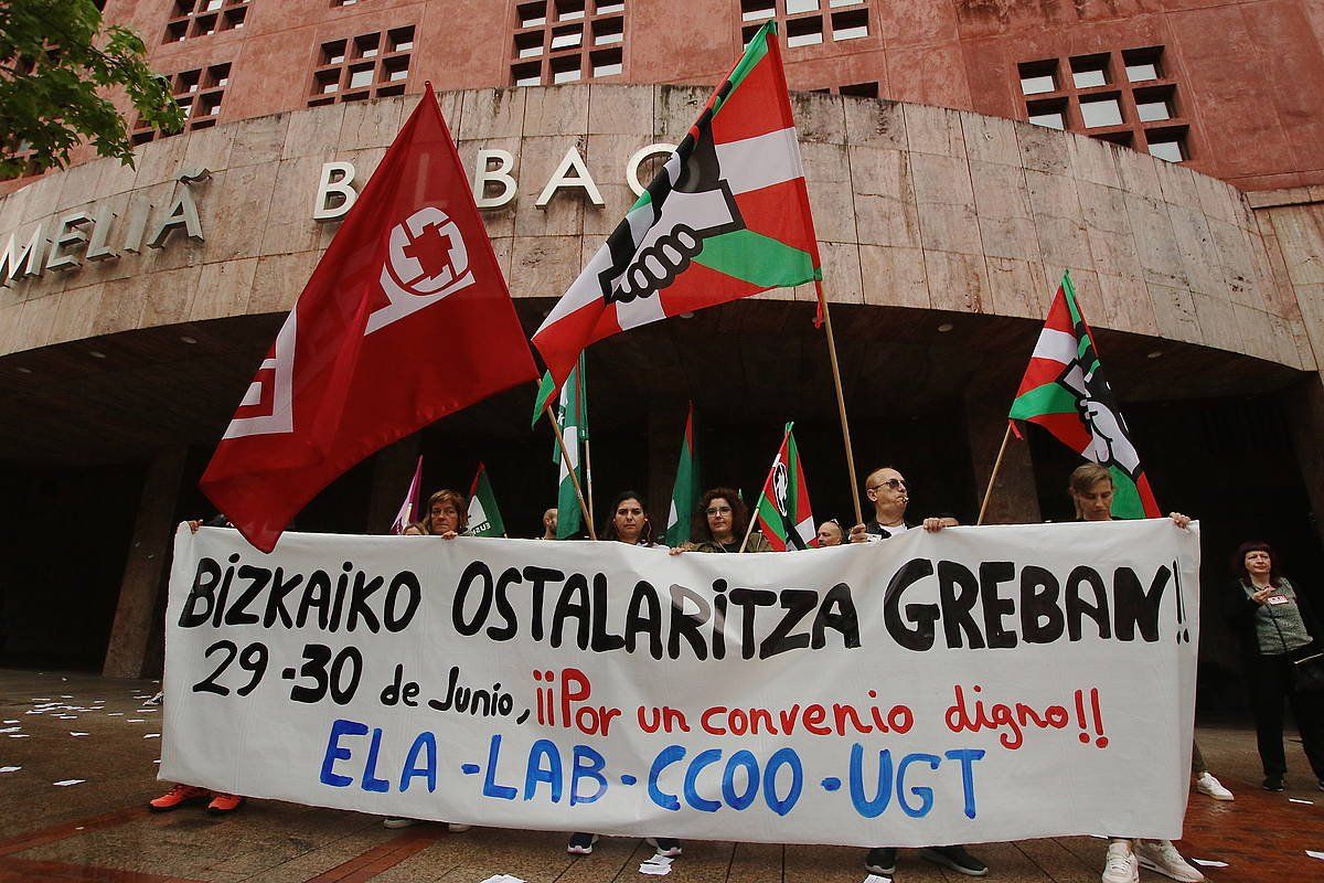 Bizkaiko ostalaritzak grebak izan ziren ekainean. OSKAR MATXINE ENDESA / FOKU