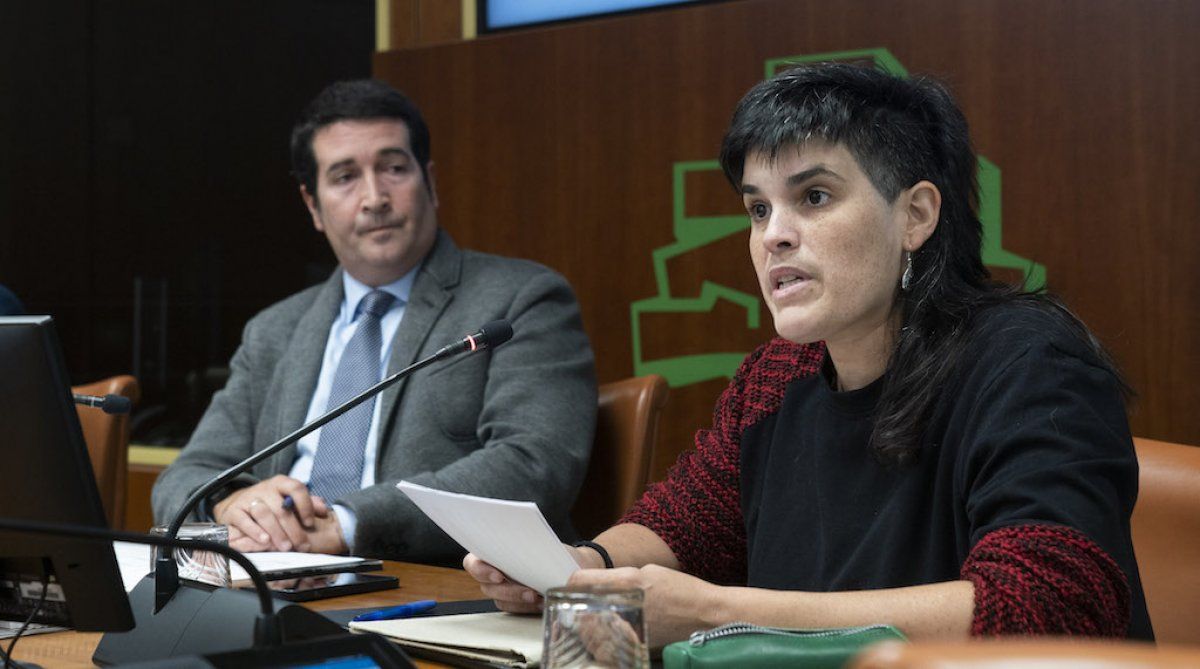 Lorea Flores Greenpeace-ko kidea gaur Eusko Legebiltzarrean. EUSKO LEGEBILTZARRA