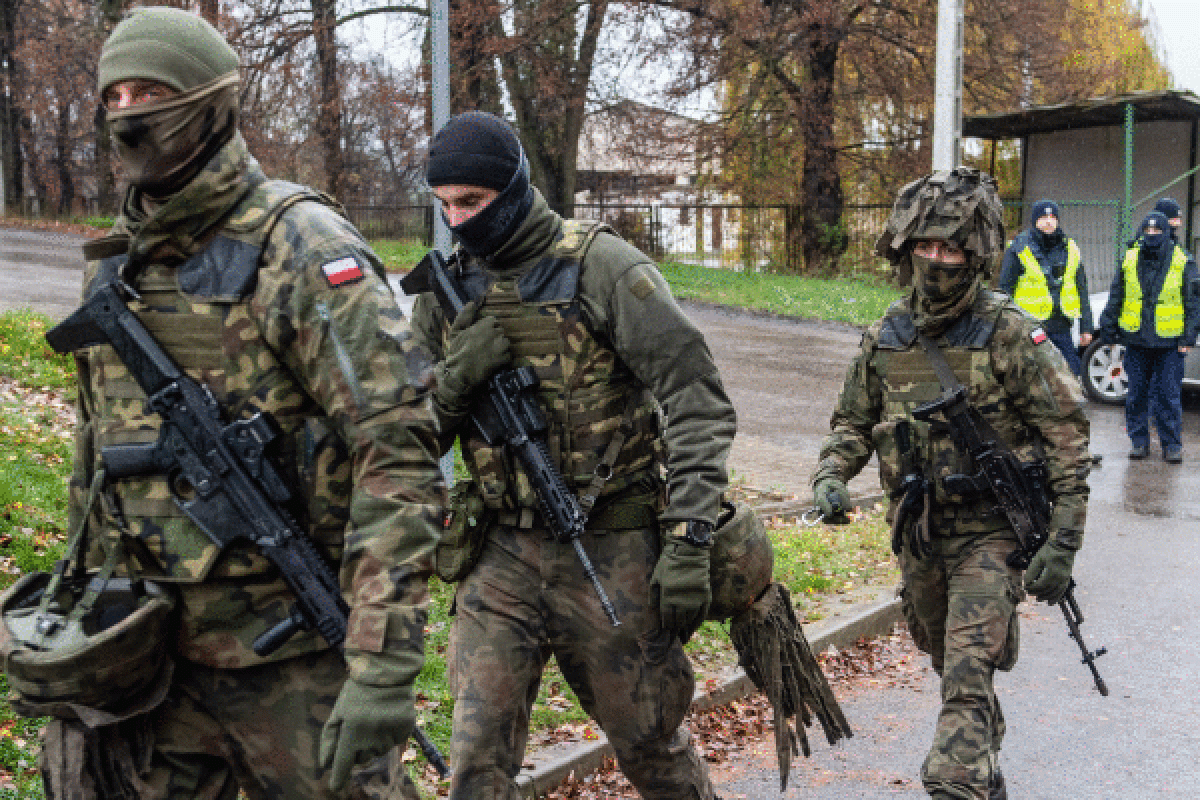 Poloniako armadako hiru militar Ukrainako mugatik gertu, Przewodow udalerrian, iazko azaroan. WOJTEK JARGILO / EFE