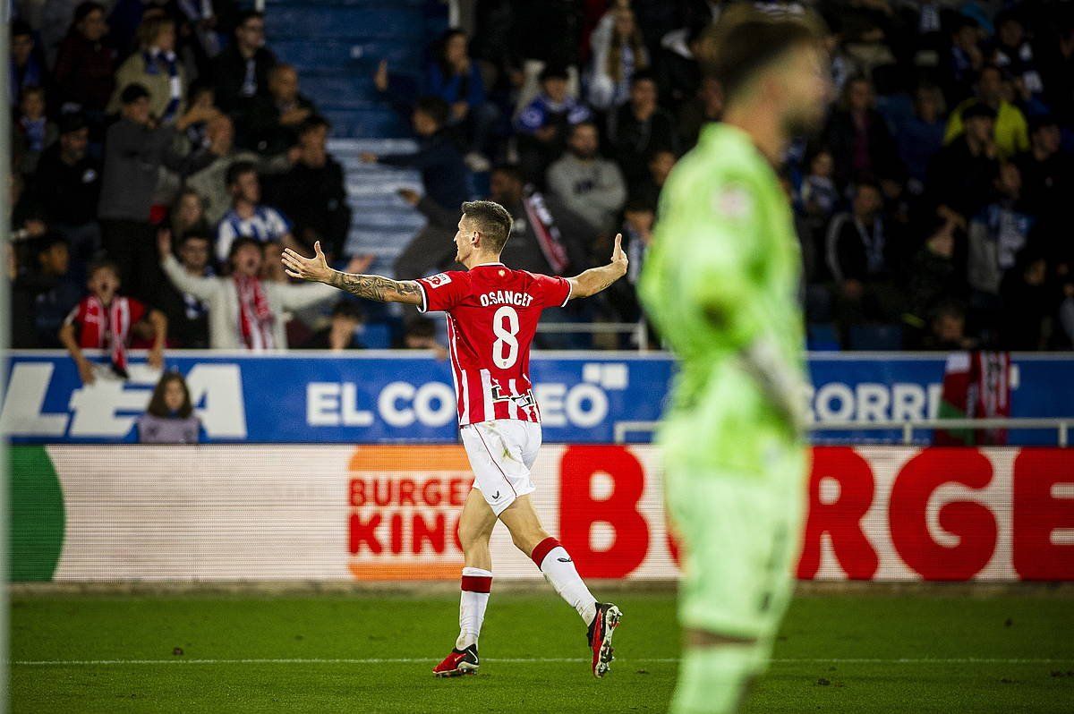 Oihan Sancet, gola ospatzen. Athleticek Alavesi sartutako bigarrena izan da. JAIZKI FONTANEDA / FOKU