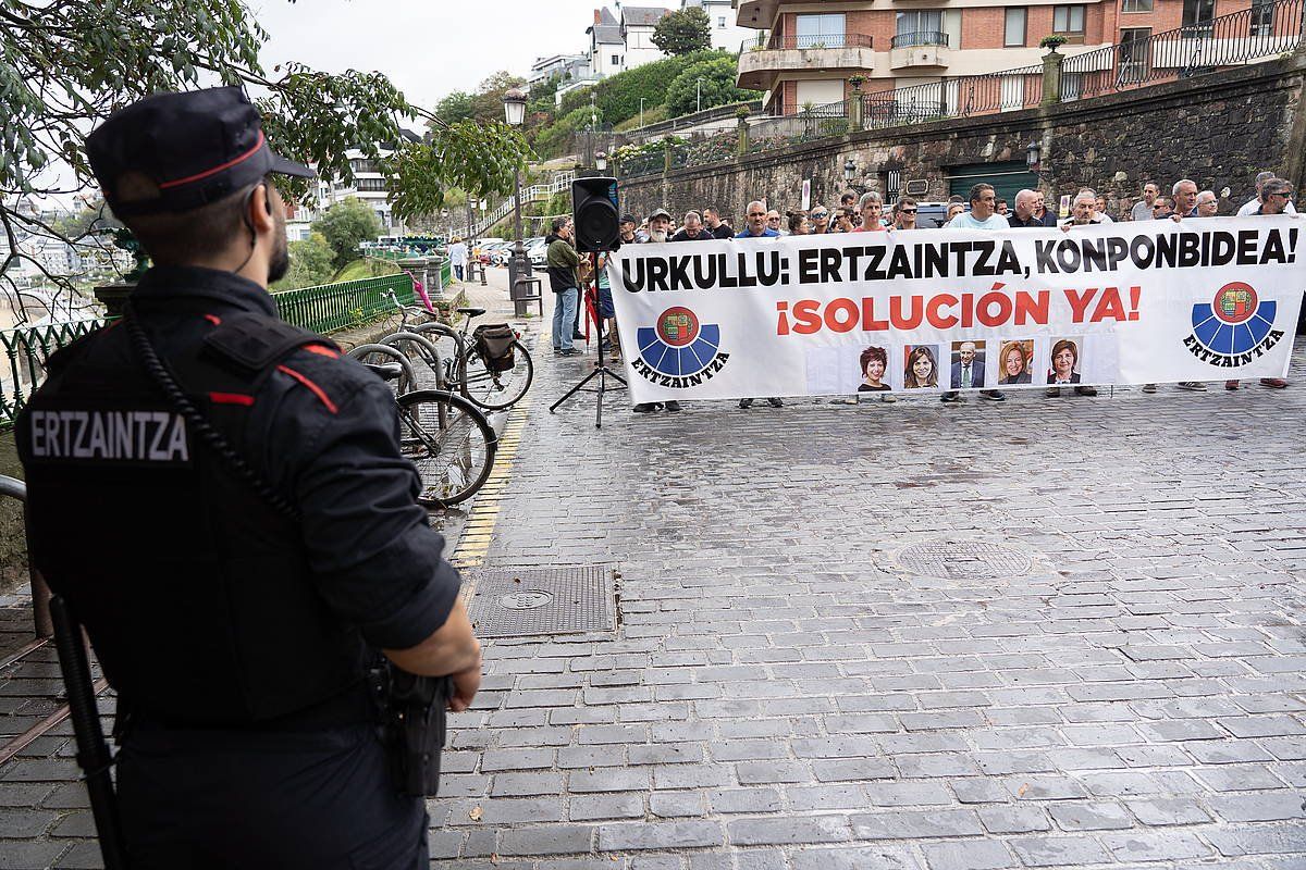 Ertzainek joan den abuztuan egindako protesta ekitaldi bat. JAGOBA MANTEROLA / FOKU