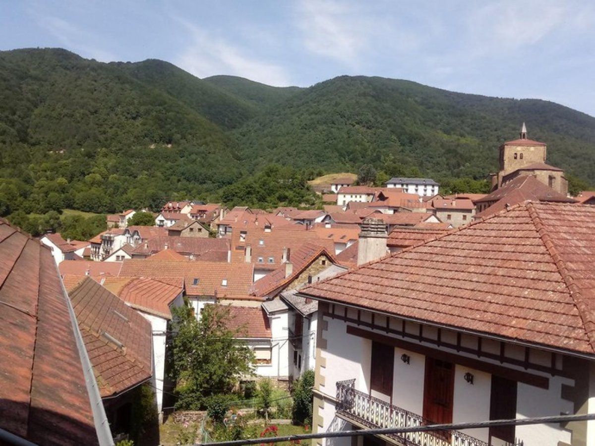 Izabako herrian azaroren 2an bozkatu dute. BERRIA