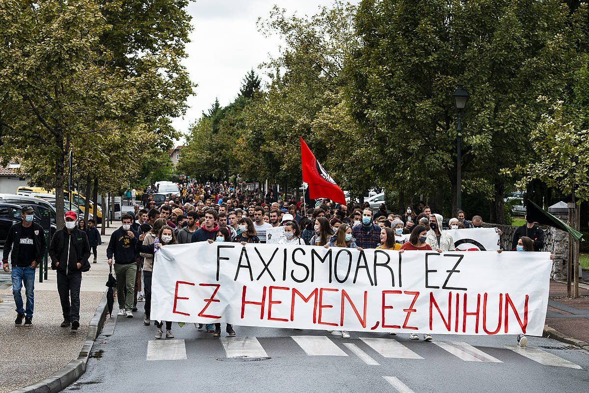 Tindaketa faxisten kontrako manifestazioa, Kanbon. GUILAUME FAUVEAU