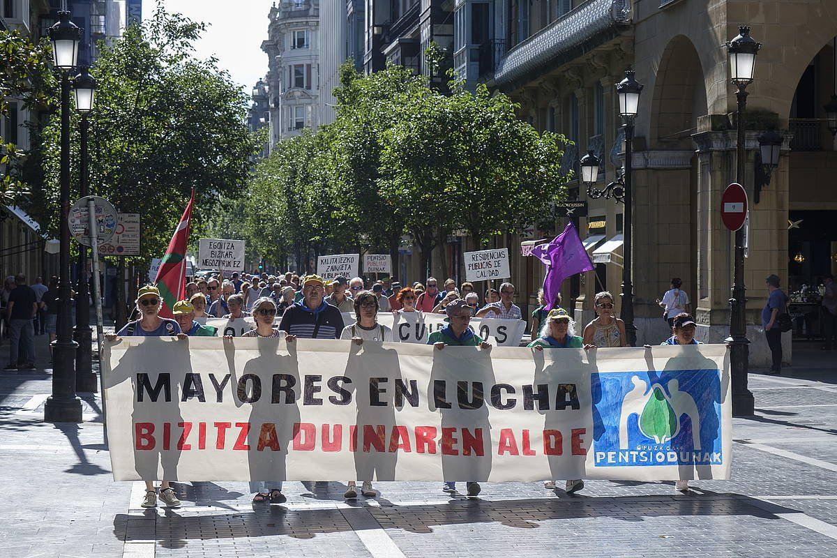 Pentsiodunek Donostian gaur egin duten mobilizioa. JON URBE / FOKU