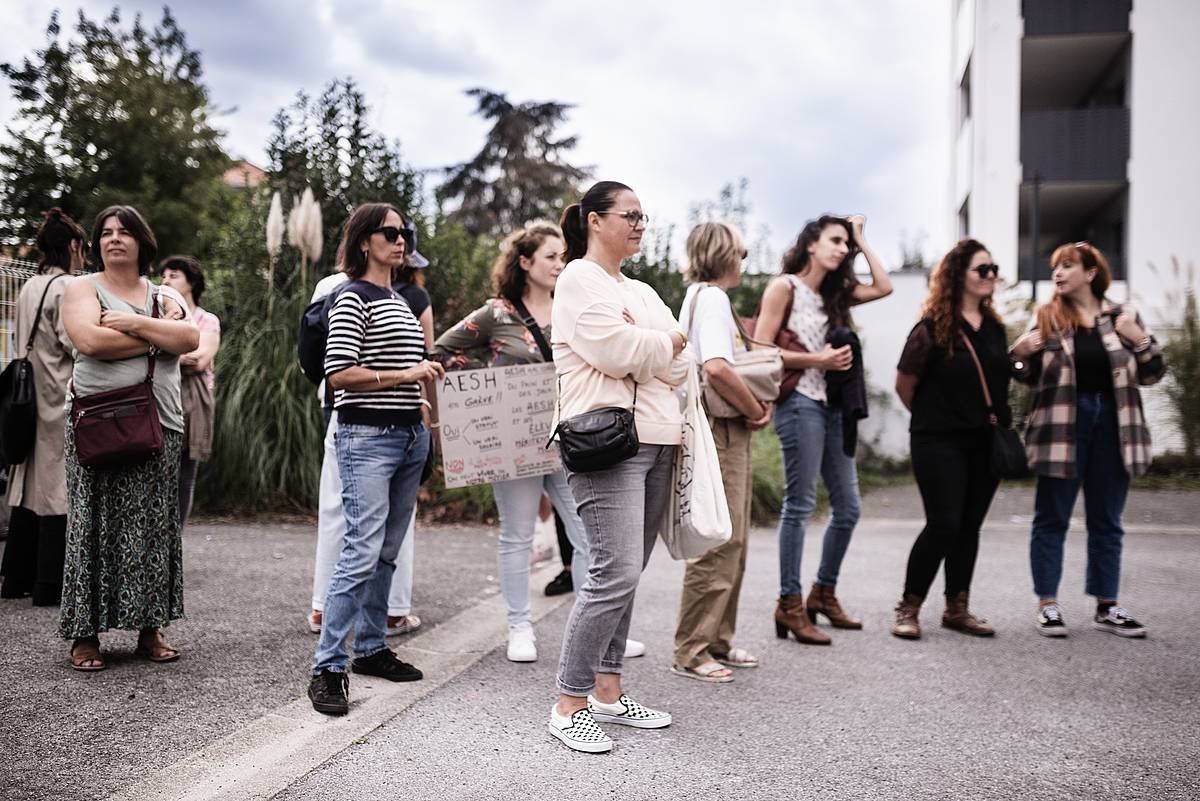 Ikasle elbarrien laguntzaileen protesta, Baionan. NAHIA GARAT Ikasle elbarrien laguntzaileen protesta, Baionan. NAHIA GARAT