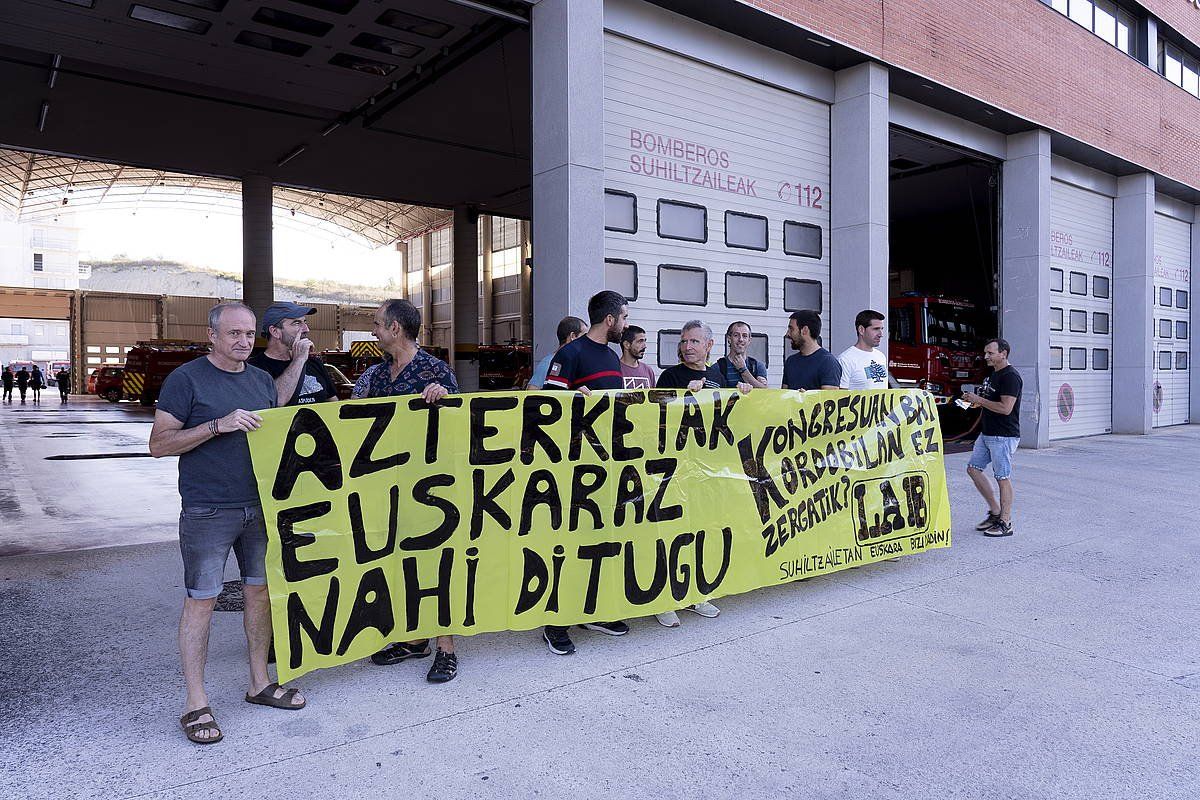 Suhiltzaileek Cordovillako parkean egin duten protesta. IÑIGO URIZ / FOKU