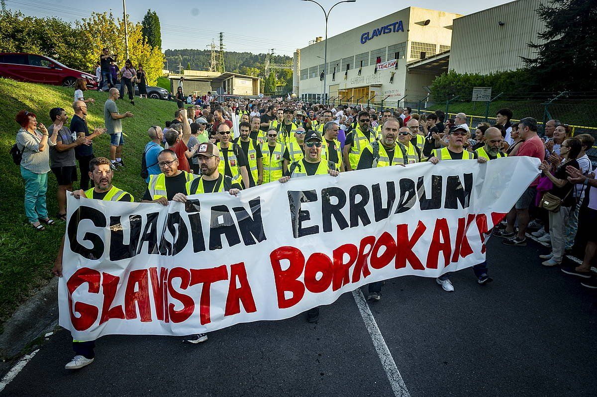 Langileak, gaurko manifestazioan. JAIZKI FONTANEDA / FOKU