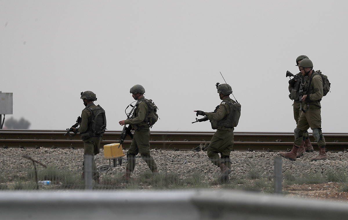 Militarrak Israelgo Sderot hirian, gaur. ATEF SAFADI / EFE