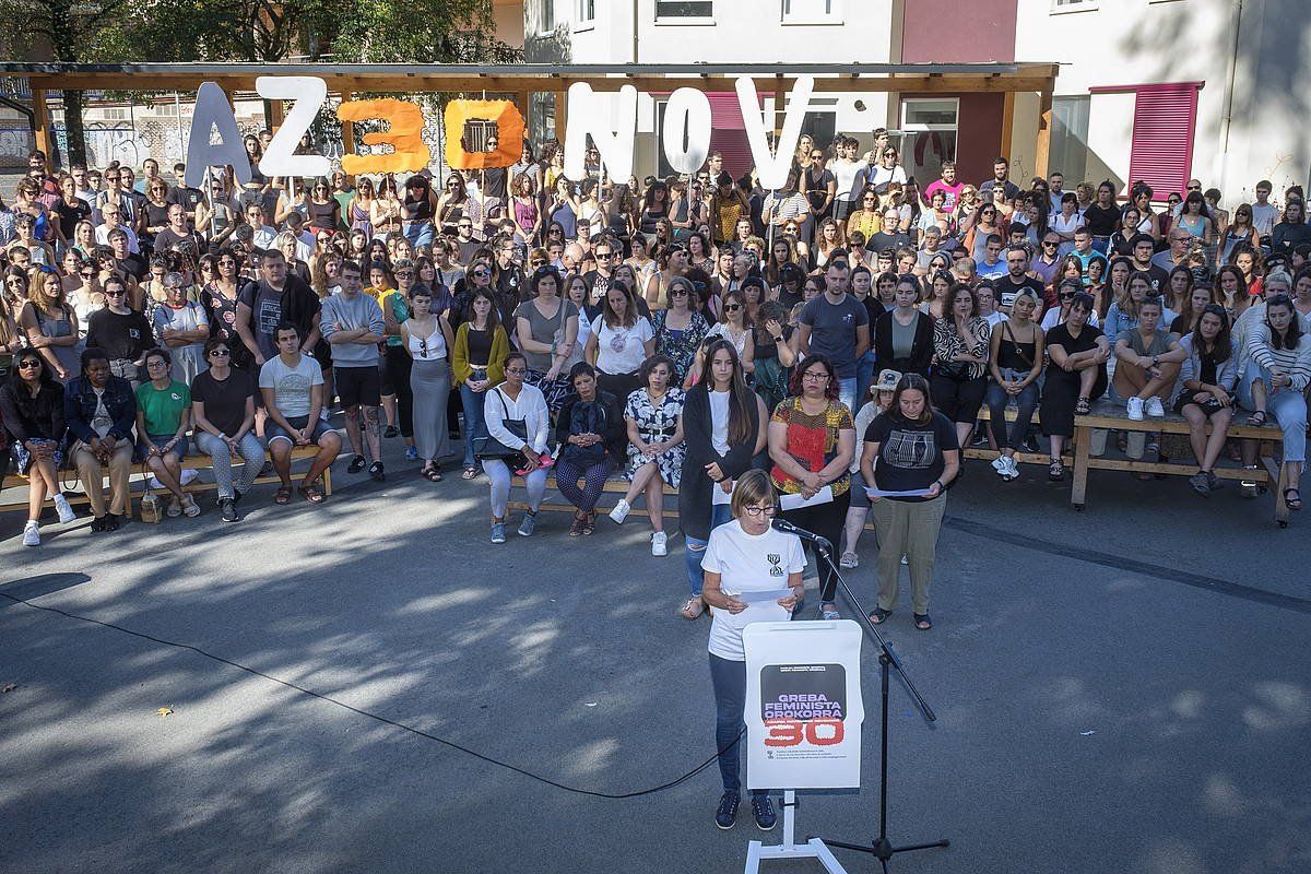 Zaintza eskubide kolektiboaren aldeko herri akordioaren aurkezpena, larunbatean, Hernanin. JON URBE / FOKU