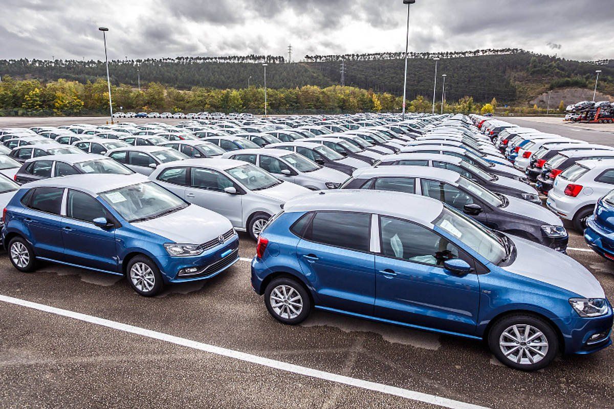 Landabengo aparkalekuan fabrikan ekoitzitako autoak. VW NAFARROA