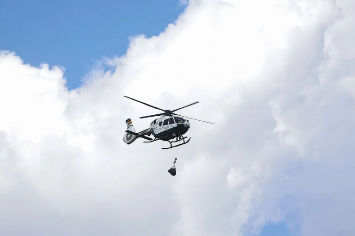 Guardia Zibilaren helikoptero bat, artxiboko irudi batean. RODRIGO JIMENEZ / EFE