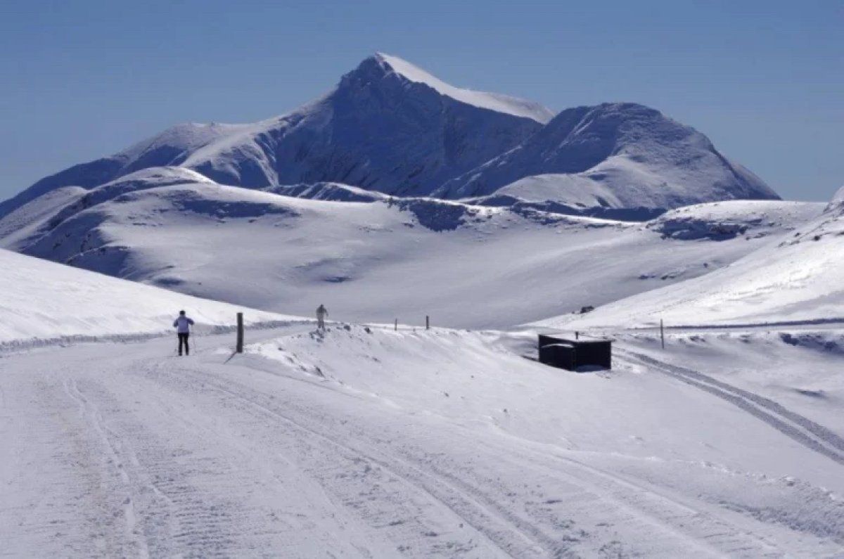 Eskiatzaileak Irati eski estazioan. CHALETS-IRATY.COM