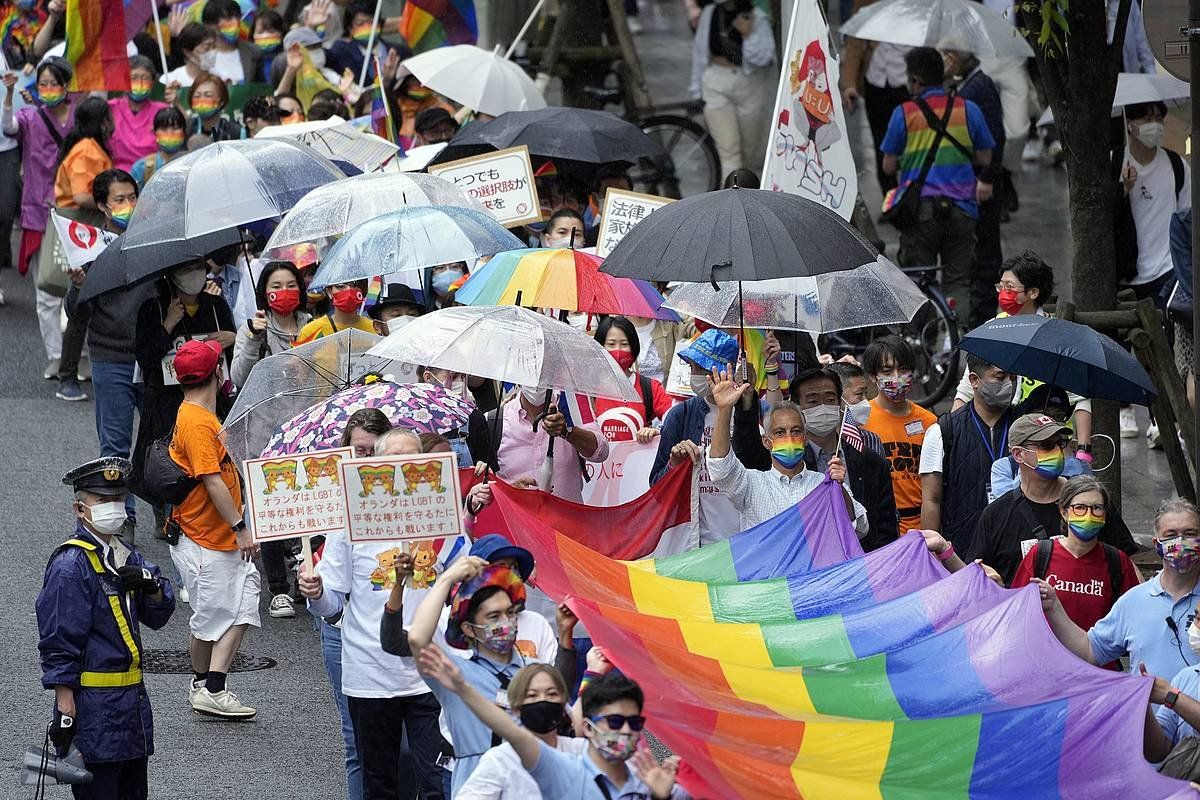 LGTBI komunitatearen aldeko manifestazio bat Tokion, iazko apirilean. FRANCK ROBICHON / EFE