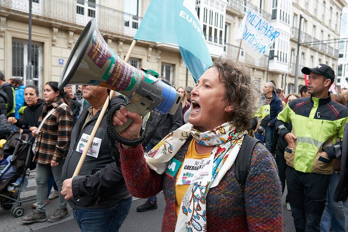 Asteazken eguerdi honetan Gasteizen eginiko manifestazioa. L. RICO (EFE)