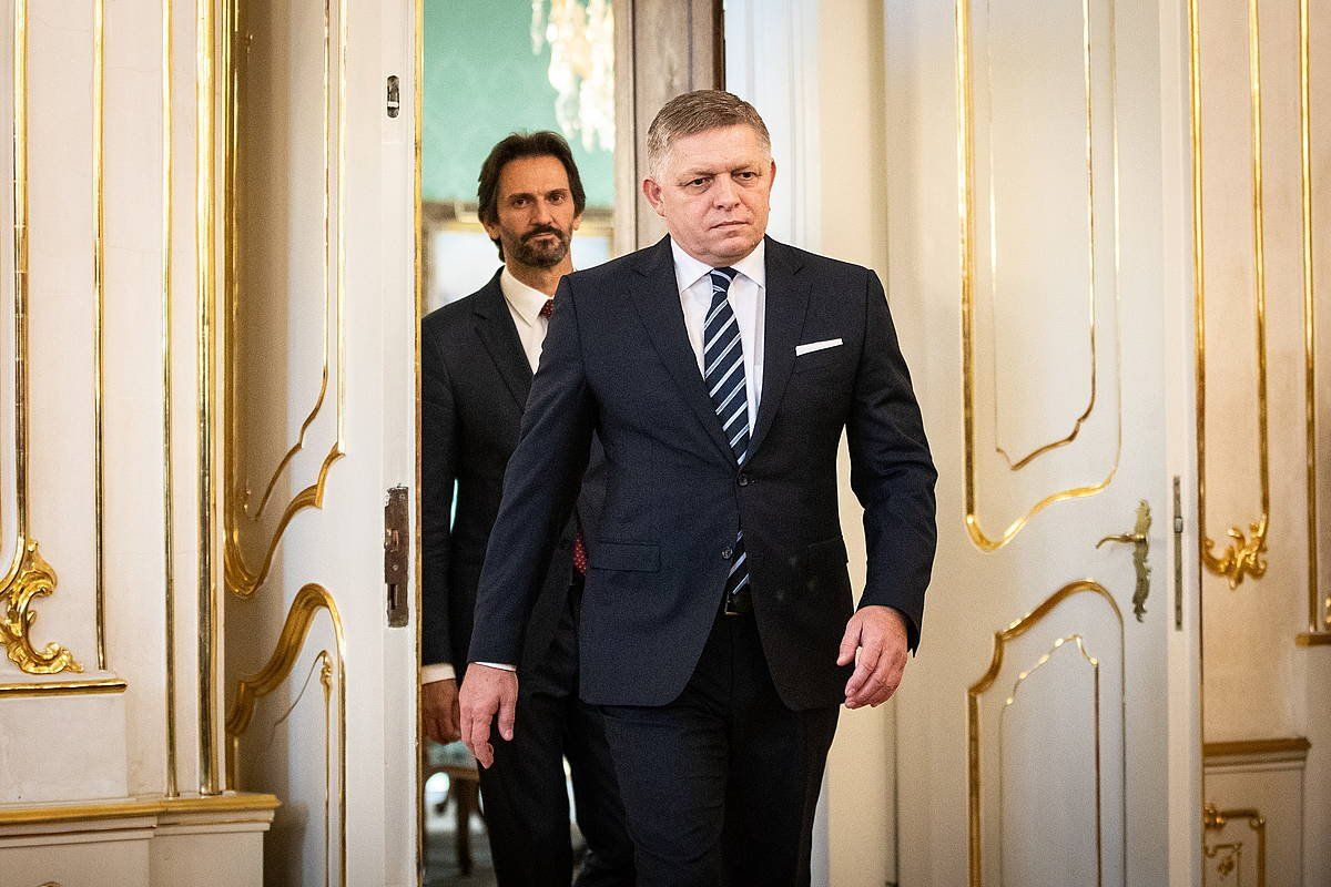 Slovakiako lehen minstro Robert Fico, atzo, Bratislavan. JAKUB GAVLAK / EPA / EFE