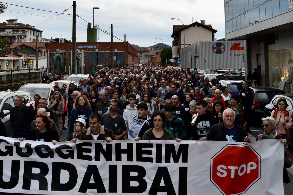 Urdaibaiko Guggenheimen aurkako manifestazioa, pasa den larunbatean, Gernika-Lumon (Bizkaia). BERRIA